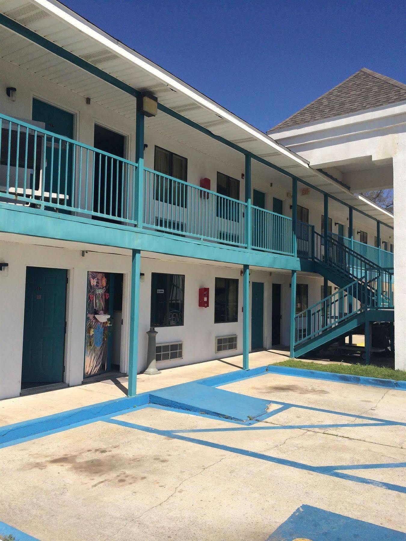 Broadway Inn Express Biloxi Bagian luar foto