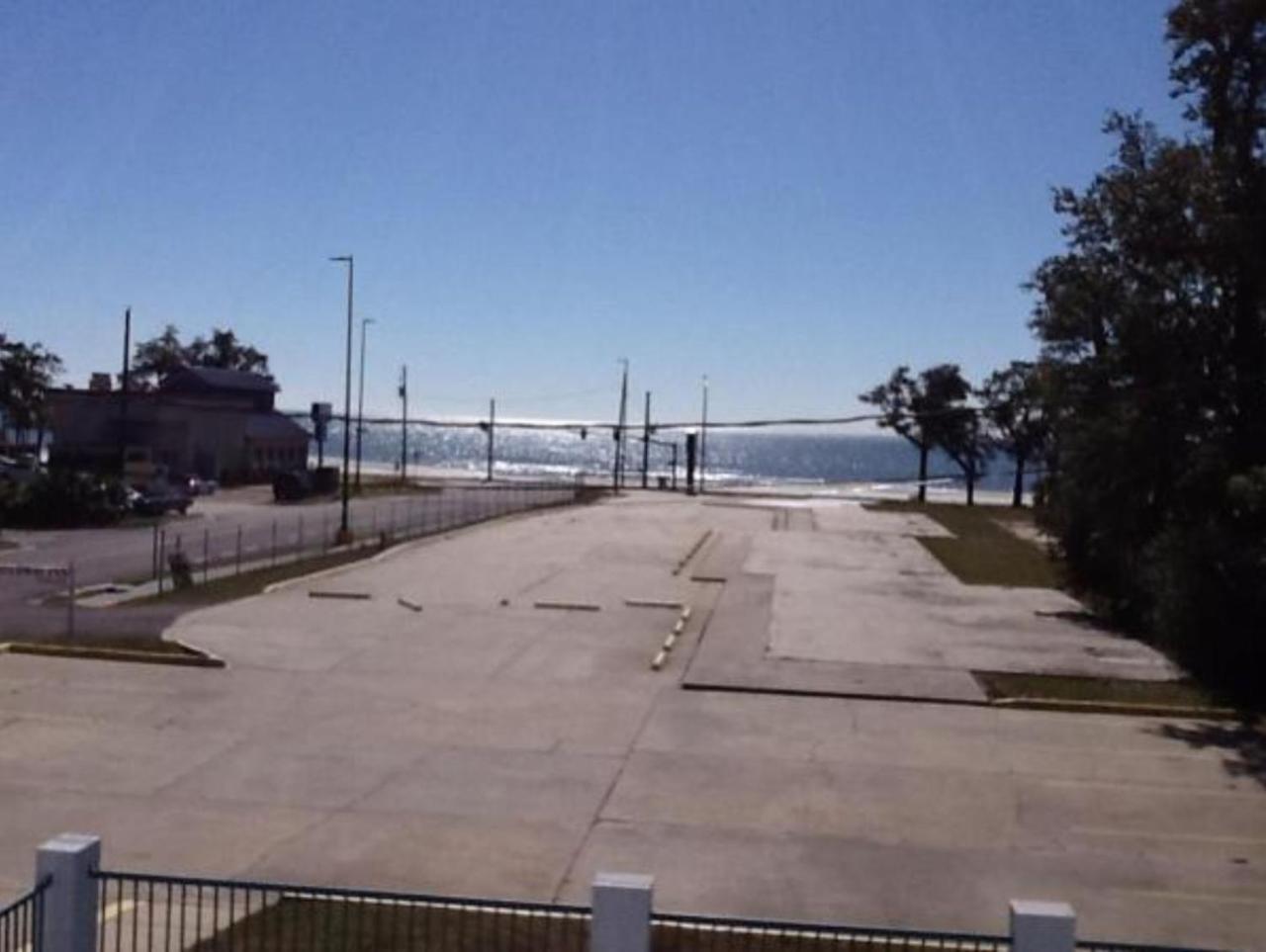 Broadway Inn Express Biloxi Bagian luar foto