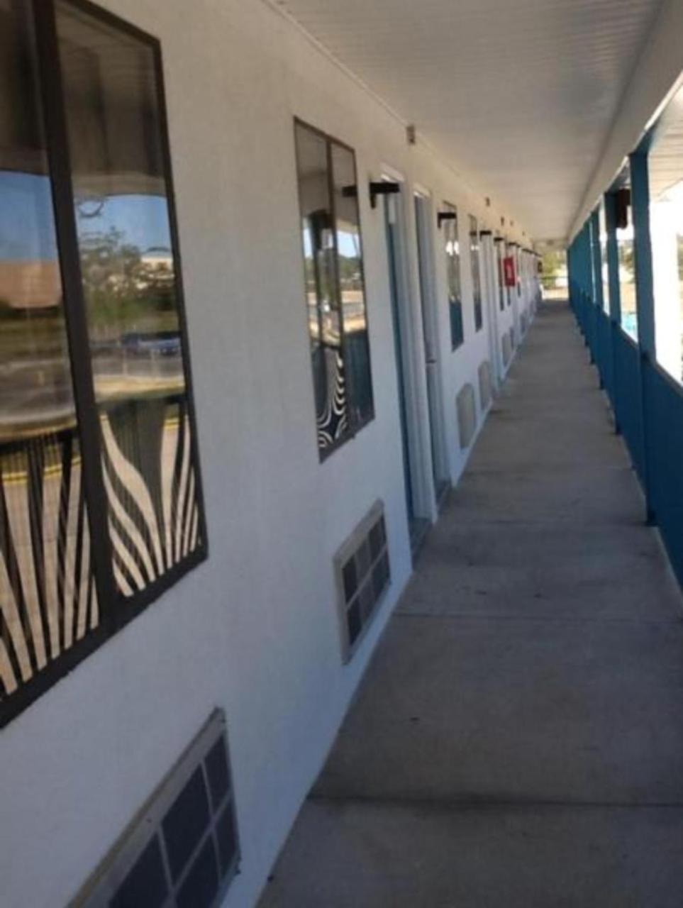 Broadway Inn Express Biloxi Bagian luar foto