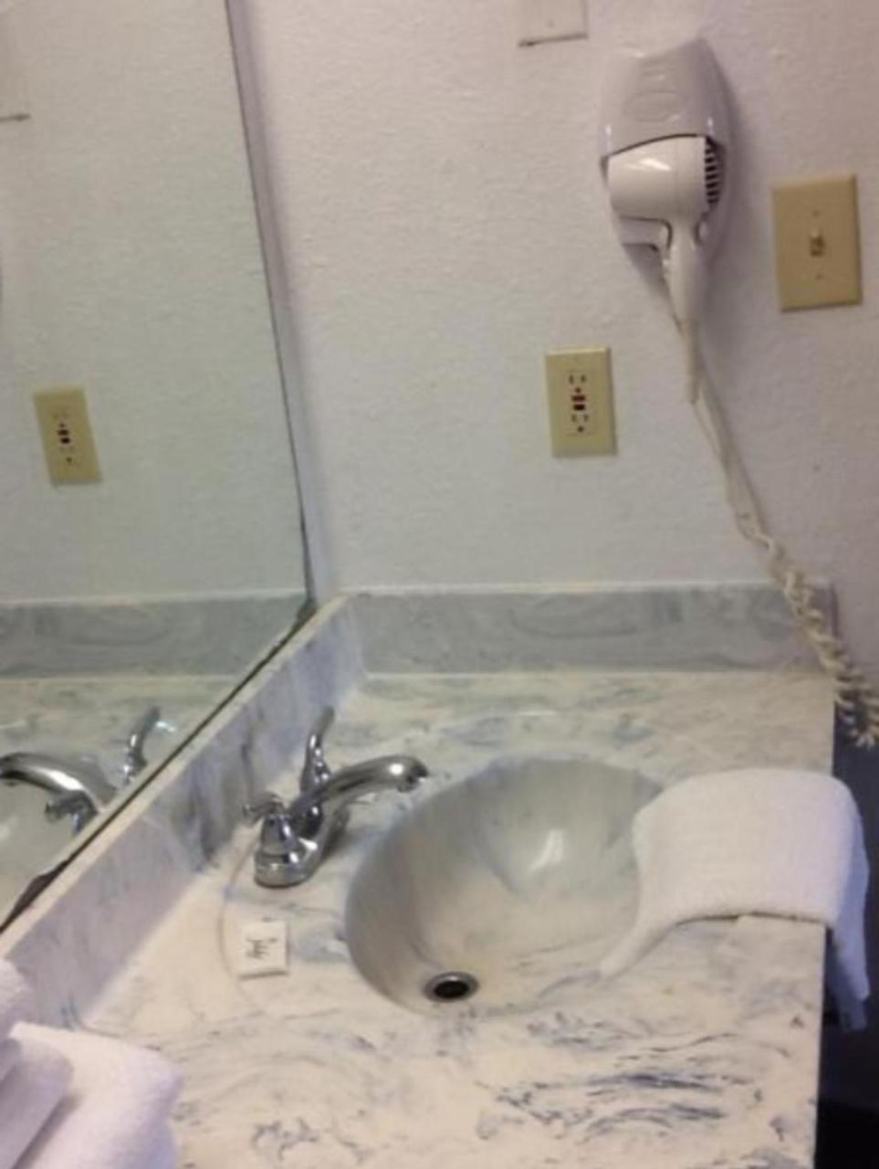 Broadway Inn Express Biloxi Bagian luar foto